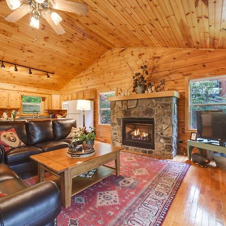 Peaceful Smoky Mountain Cabin With Deck And Fire Pit! Waynesville Exterior photo