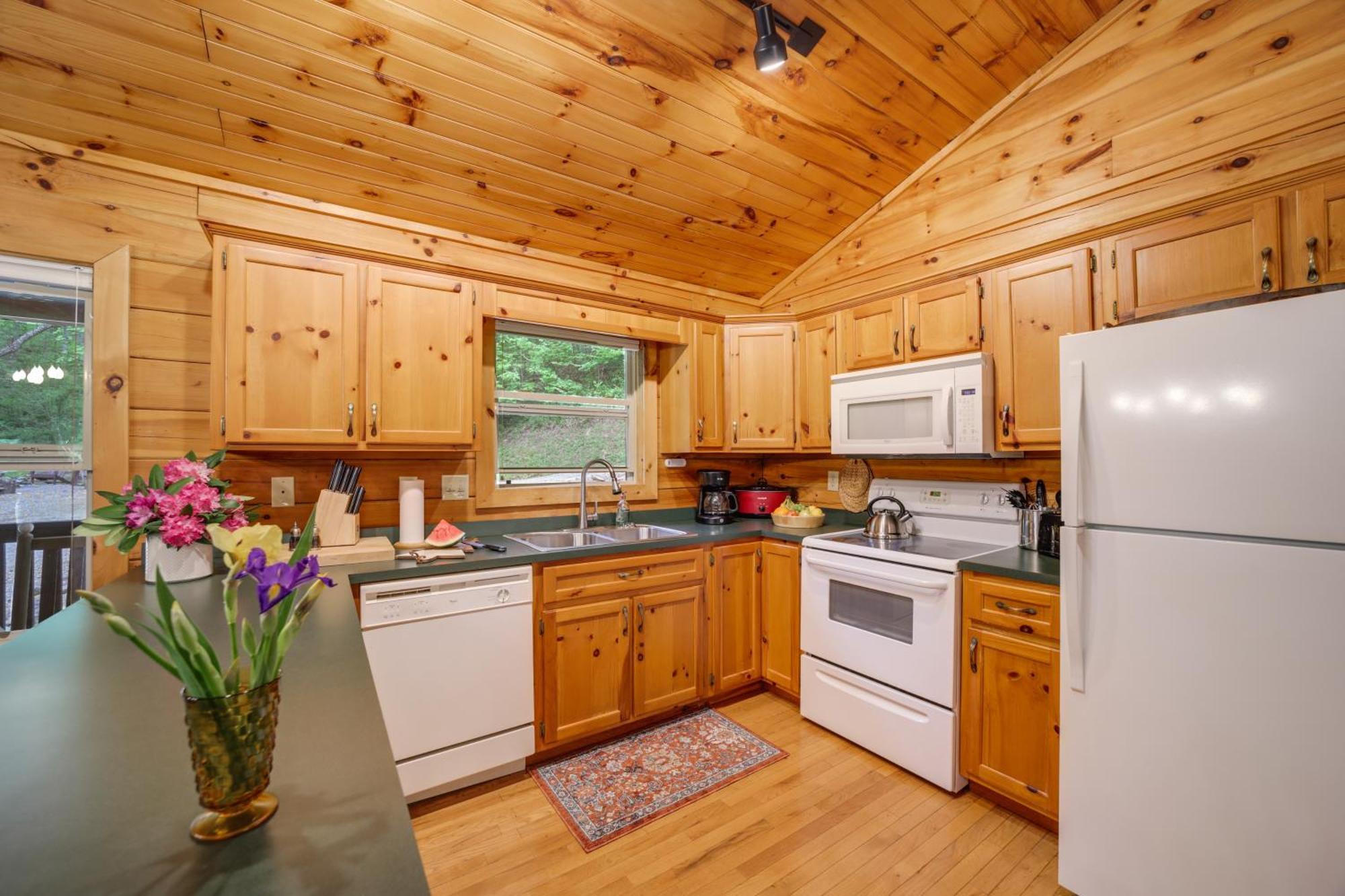 Peaceful Smoky Mountain Cabin With Deck And Fire Pit! Waynesville Exterior photo
