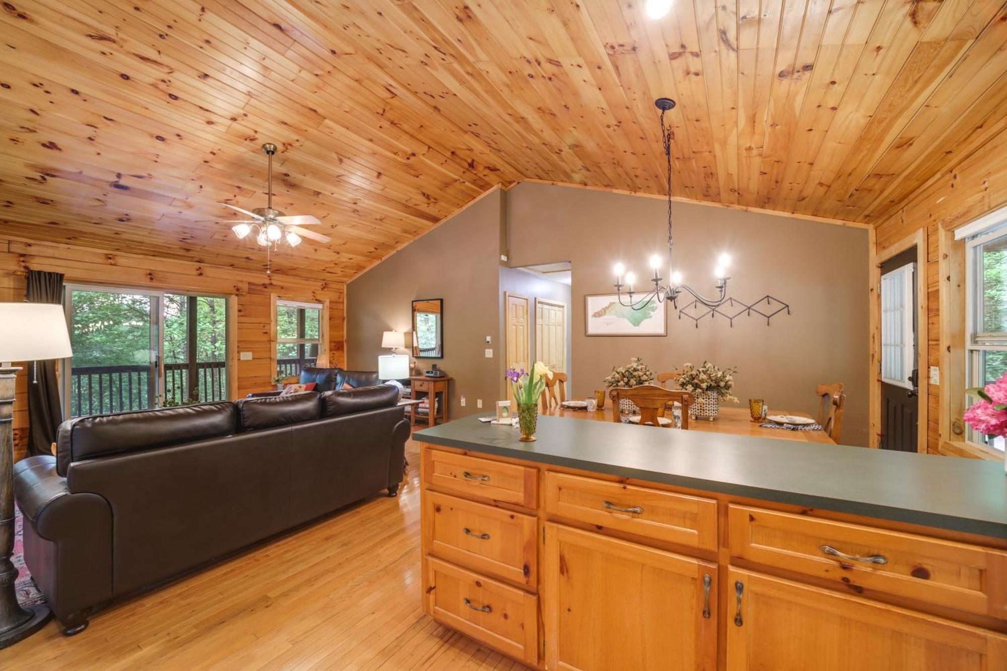 Peaceful Smoky Mountain Cabin With Deck And Fire Pit! Waynesville Exterior photo