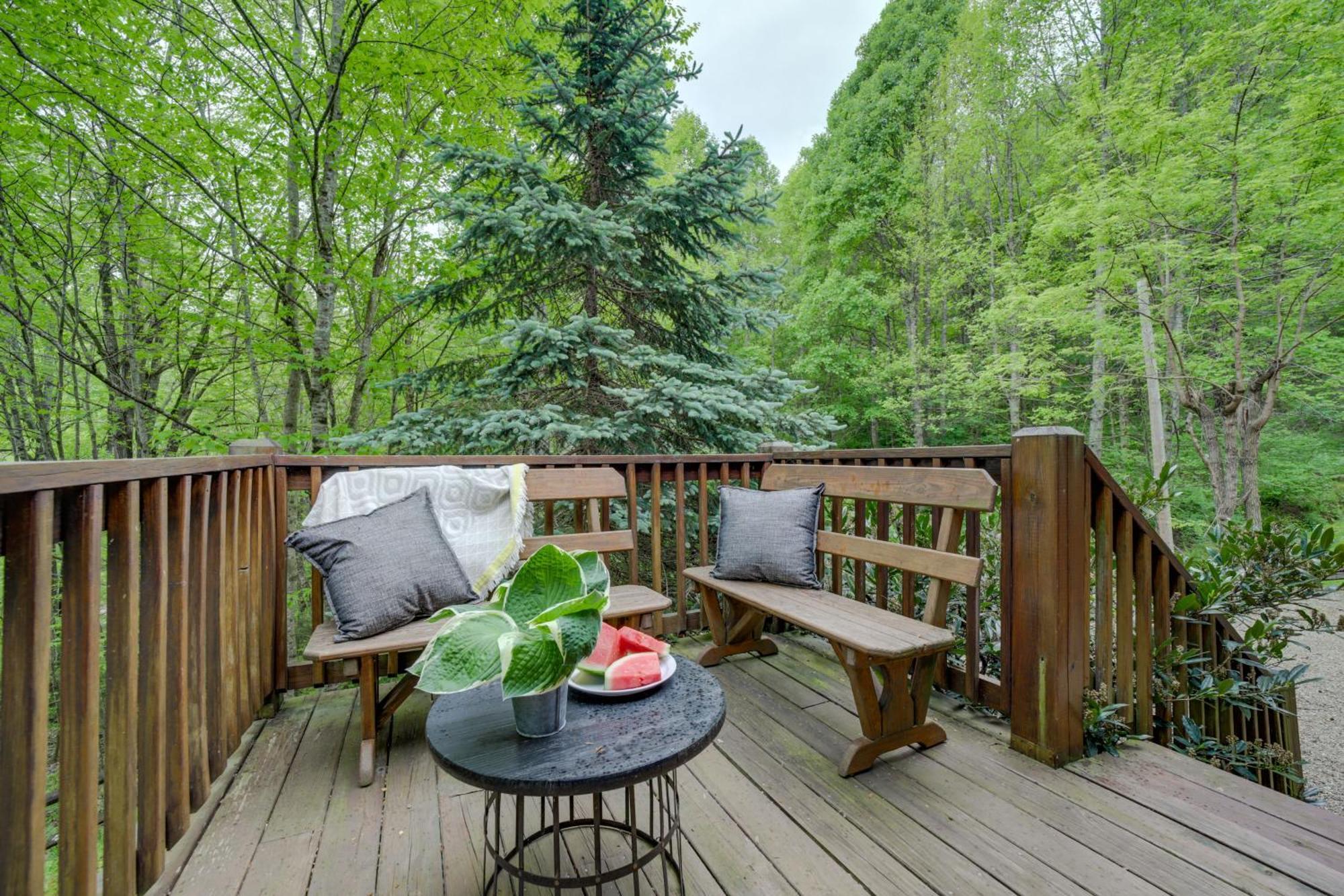 Peaceful Smoky Mountain Cabin With Deck And Fire Pit! Waynesville Exterior photo