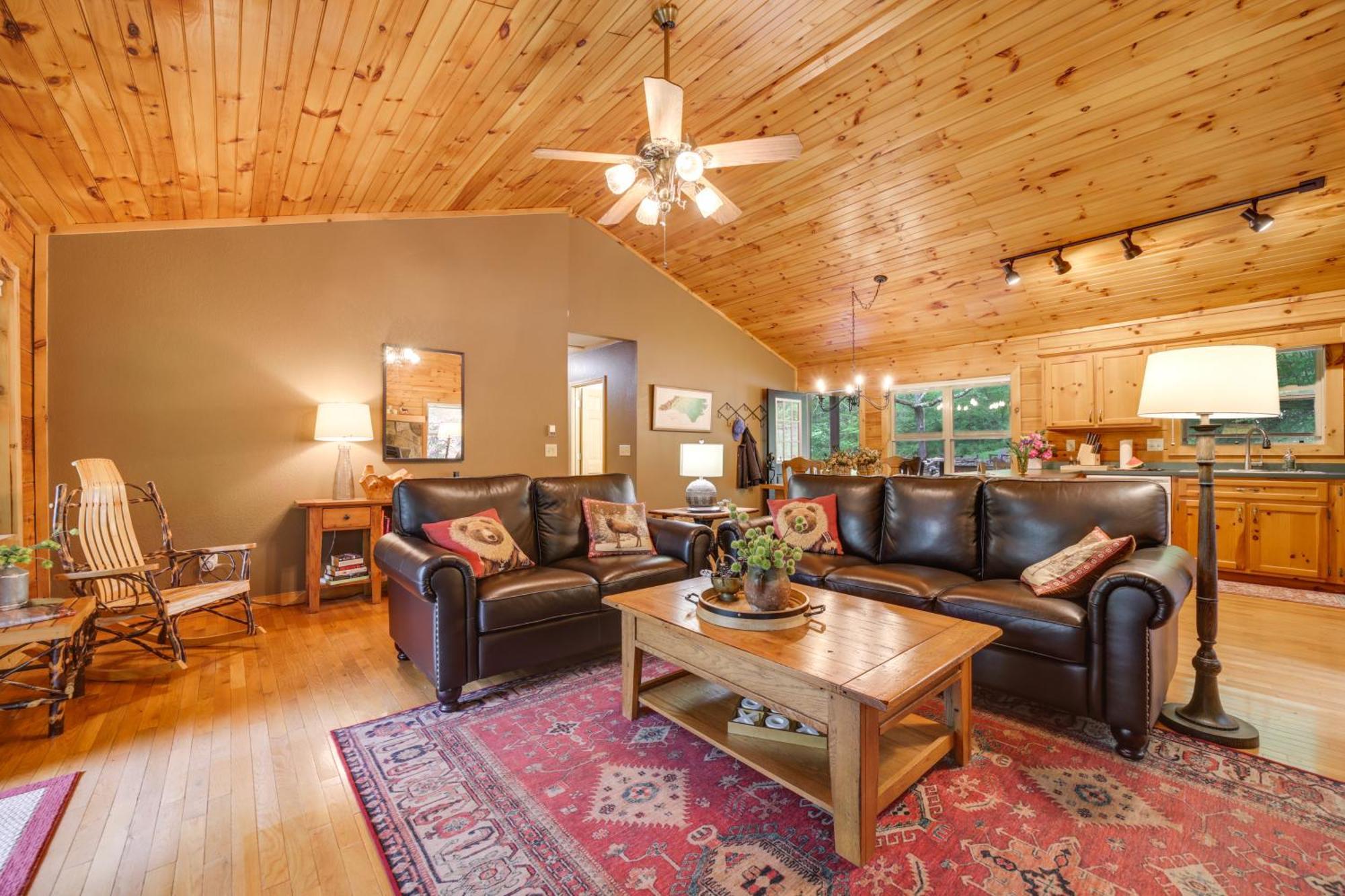 Peaceful Smoky Mountain Cabin With Deck And Fire Pit! Waynesville Exterior photo