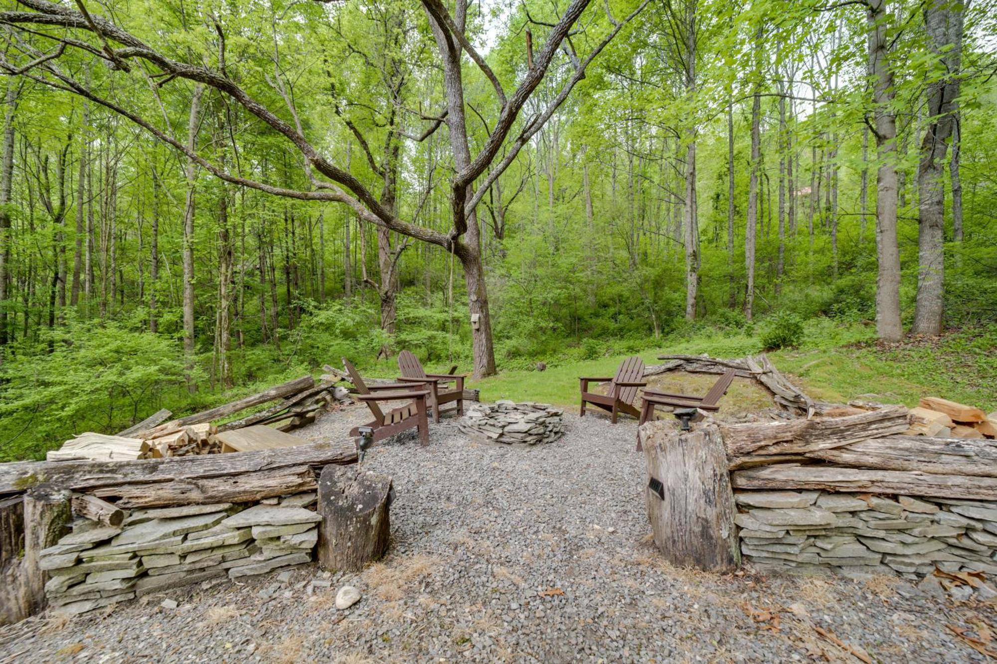 Peaceful Smoky Mountain Cabin With Deck And Fire Pit! Waynesville Exterior photo