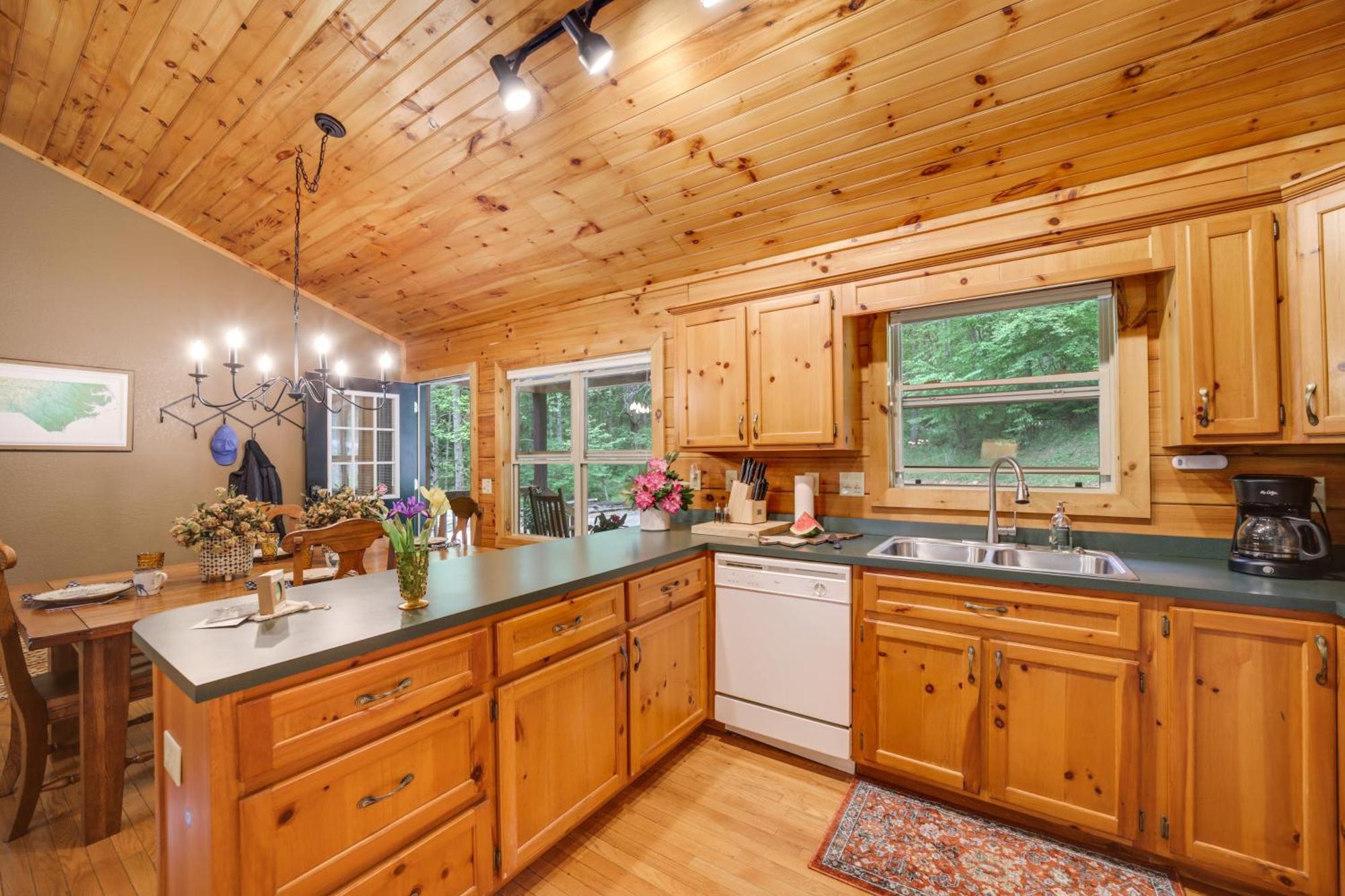 Peaceful Smoky Mountain Cabin With Deck And Fire Pit! Waynesville Exterior photo