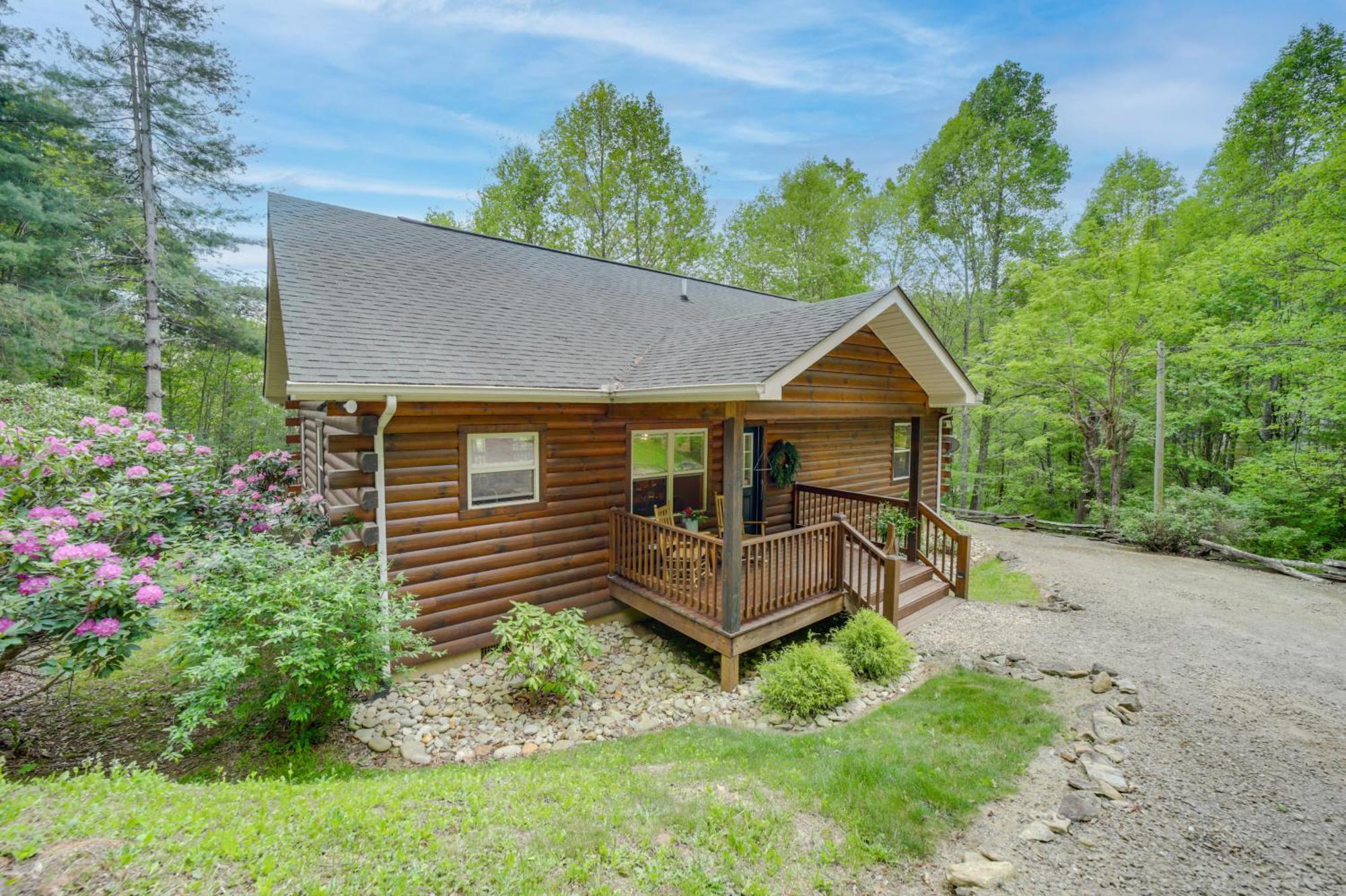 Peaceful Smoky Mountain Cabin With Deck And Fire Pit! Waynesville Exterior photo