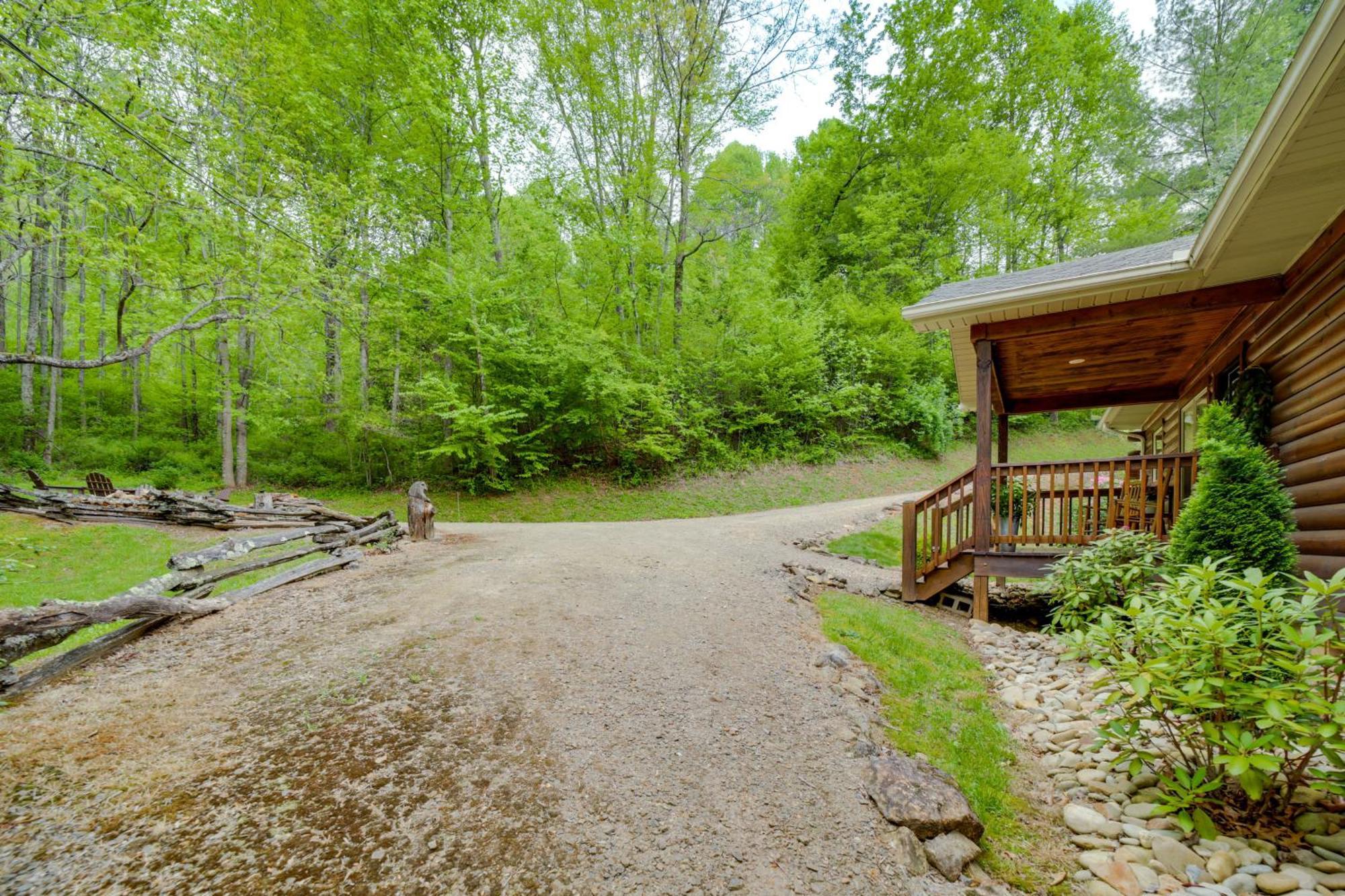 Peaceful Smoky Mountain Cabin With Deck And Fire Pit! Waynesville Exterior photo