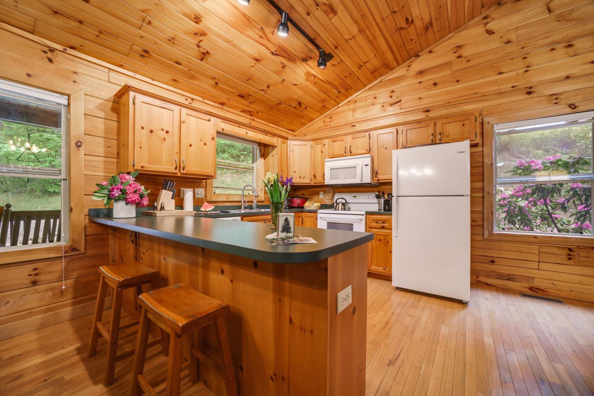 Peaceful Smoky Mountain Cabin With Deck And Fire Pit! Waynesville Exterior photo